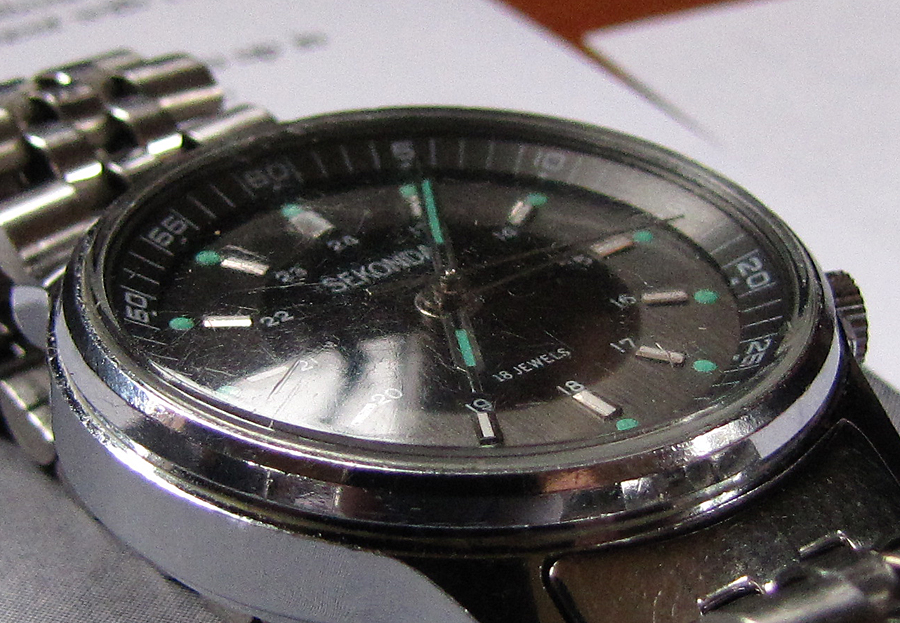How to Remove, Polish and Buff Scratches From Acrylic Watch